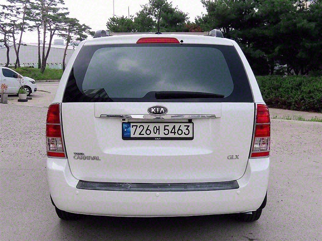 KIA CARNIVAL R 2011