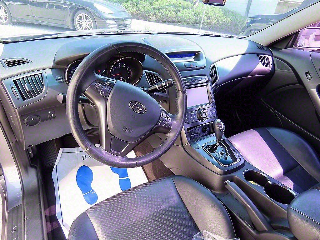 HYUNDAI GENESIS COUPE 2011