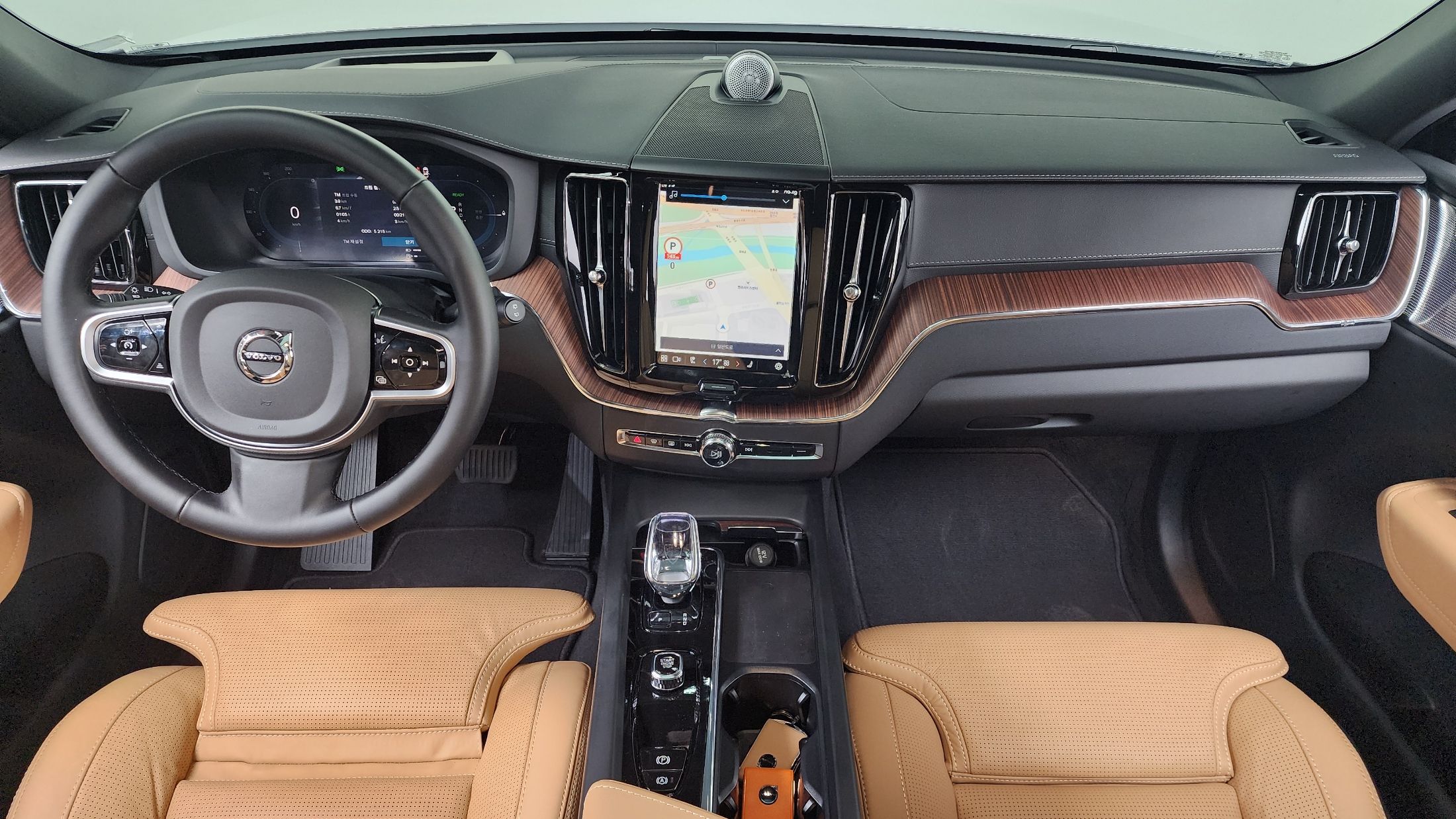 VOLVO XC60 2025