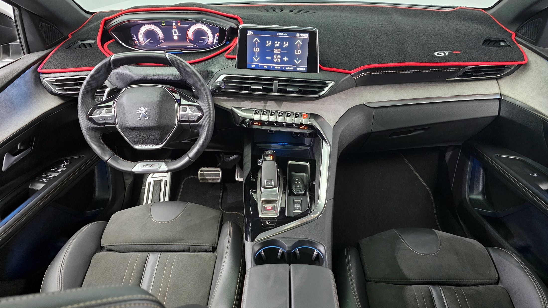 PEUGEOT 5008 2021