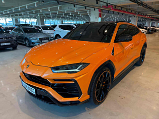 LAMBORGHINI URUS 2021