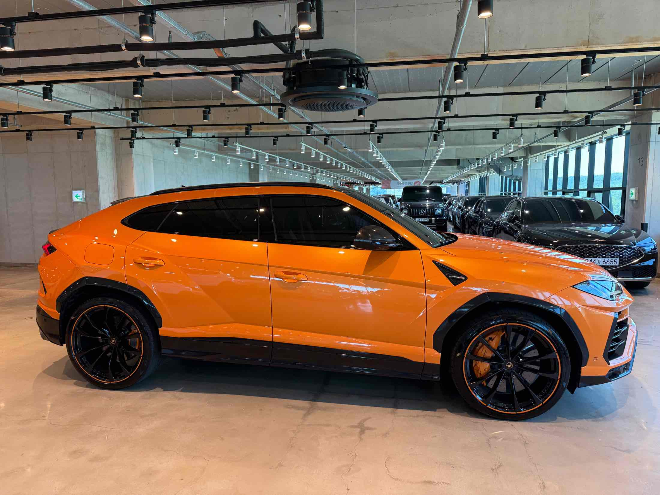 LAMBORGHINI URUS 2021