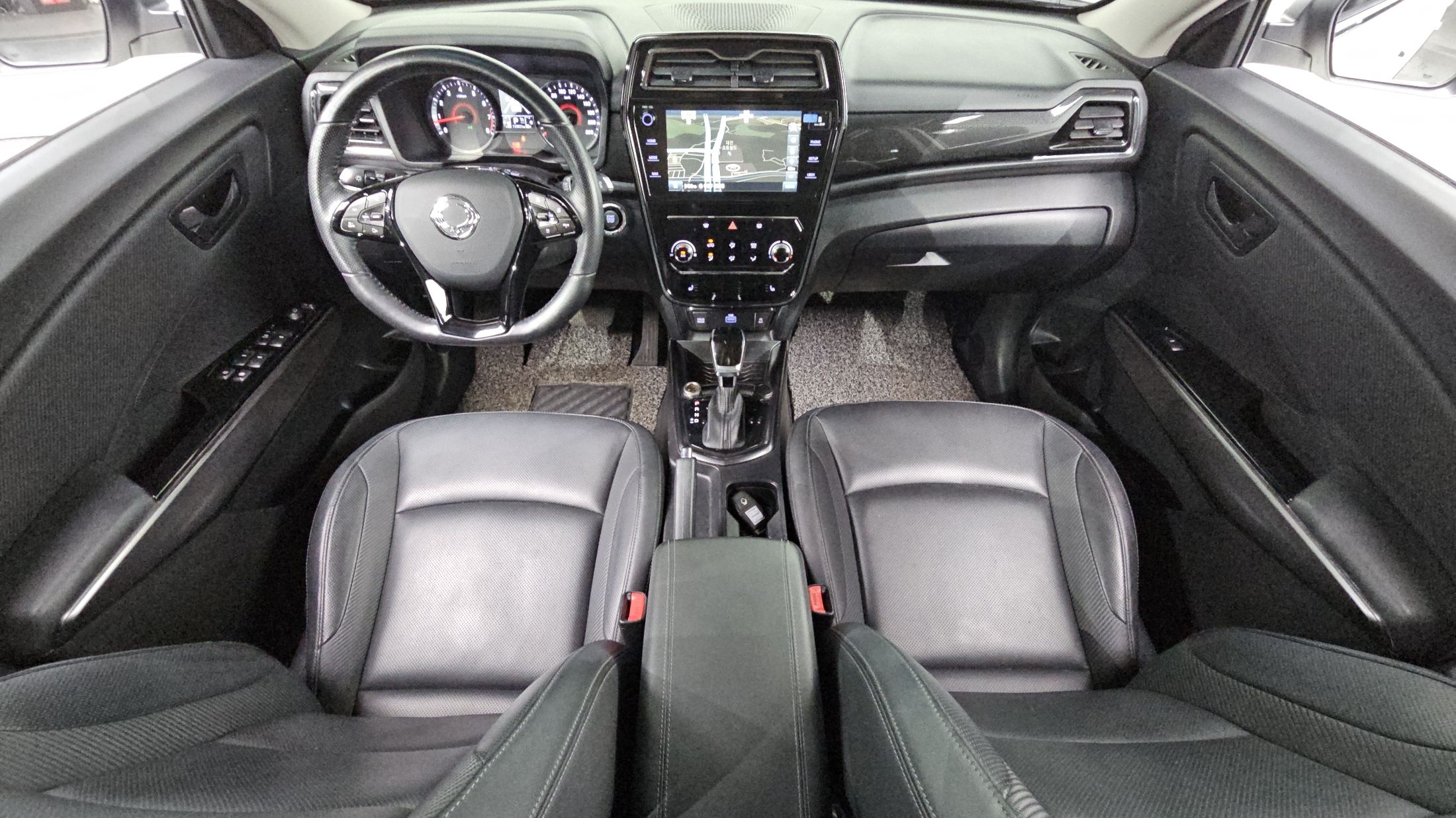 SSANGYONG TIVOLI VERY NEW 2020