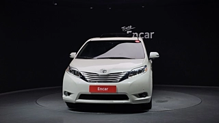 TOYOTA SIENNA 2017