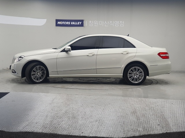 MERCEDES BENZ E-CLASS W212 2010