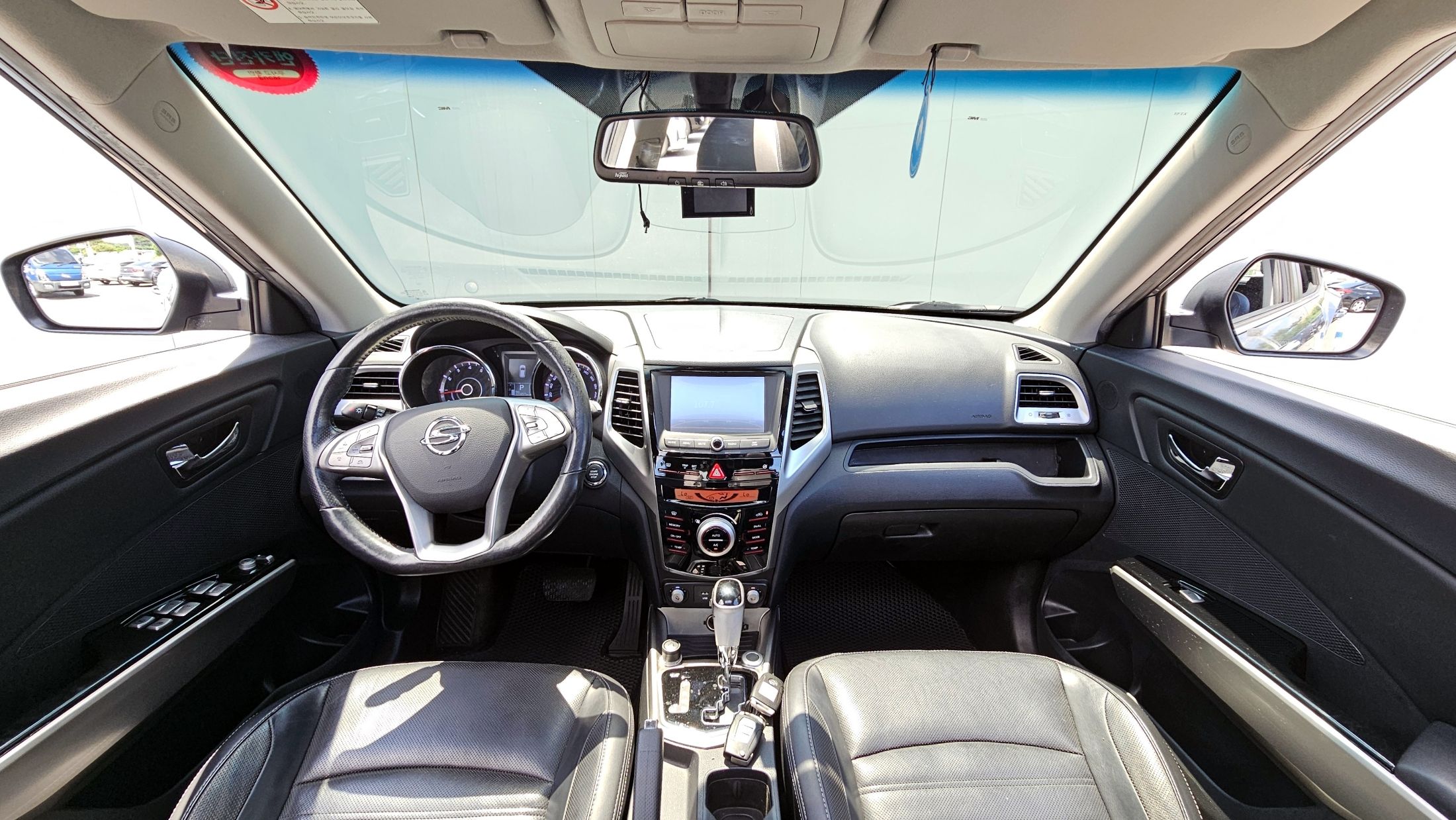 SSANGYONG TIVOLI 2015