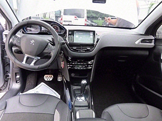 PEUGEOT 2008 2017
