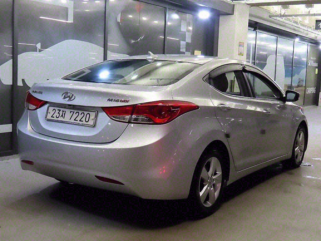 HYUNDAI AVANTE MD 2011