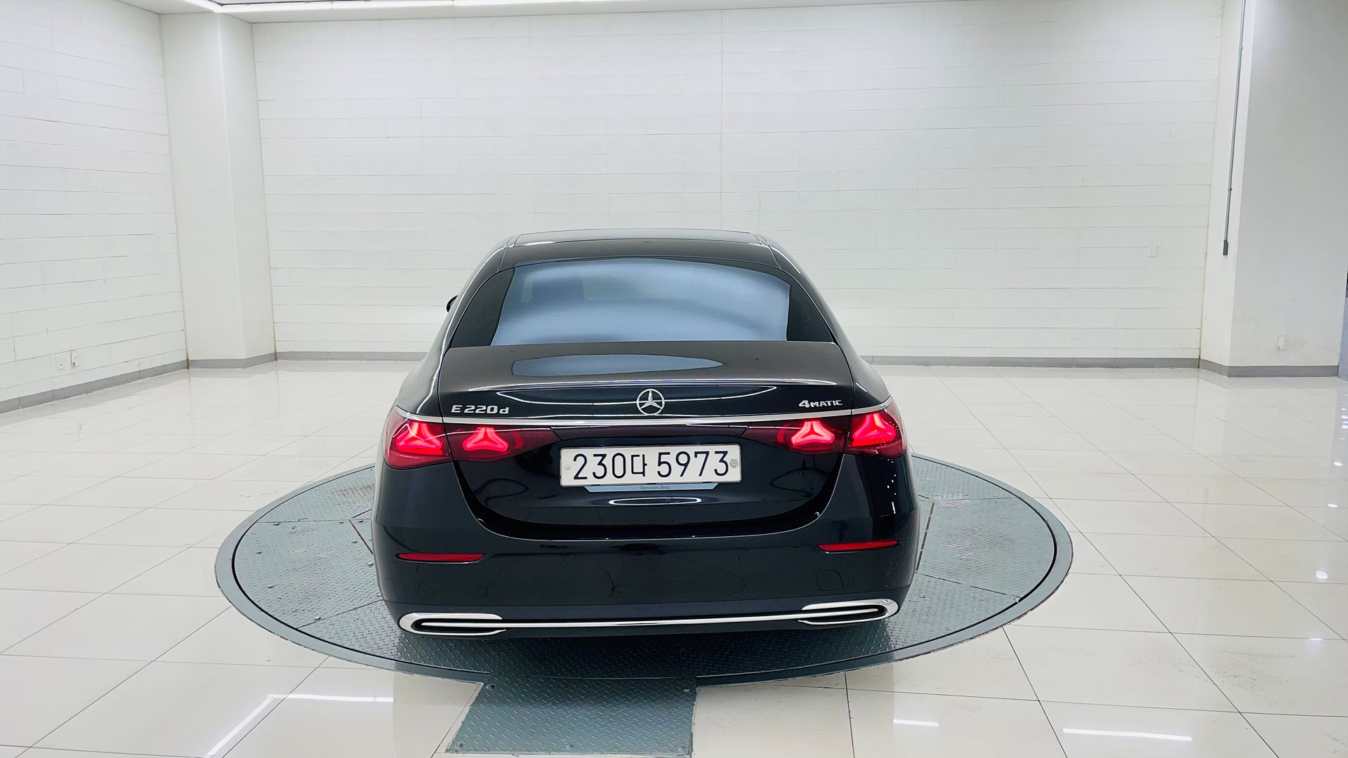MERCEDES BENZ E-CLASS W214 2024
