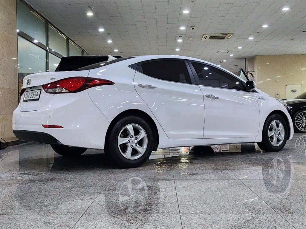 HYUNDAI AVANTE 2013