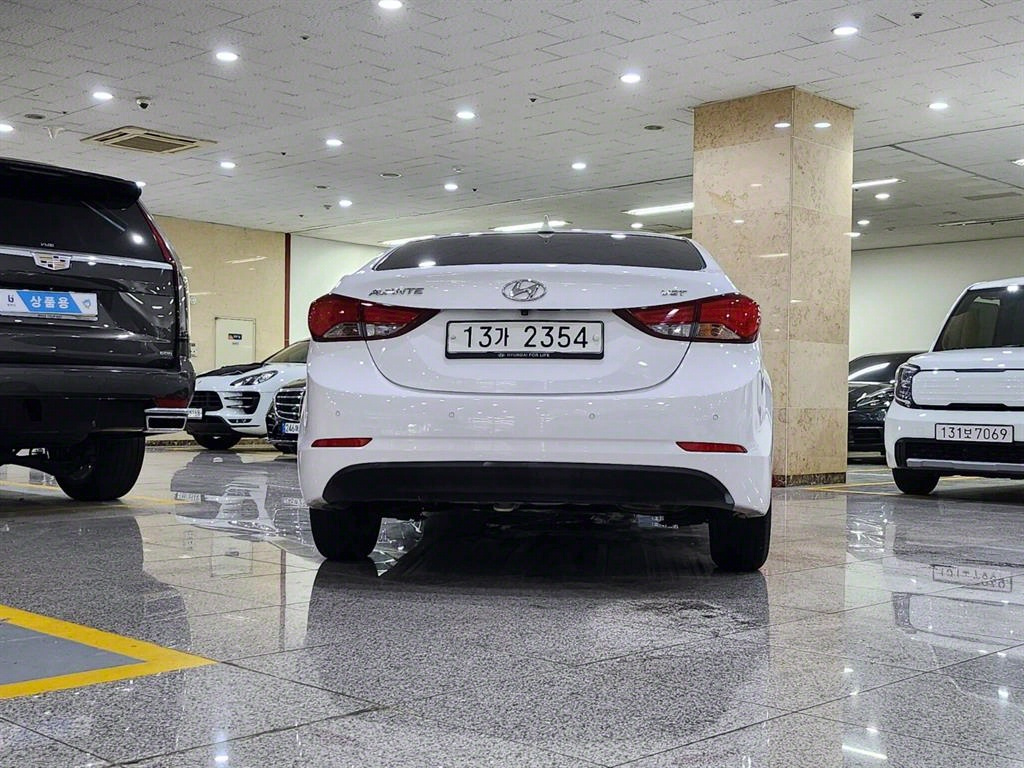 HYUNDAI AVANTE 2013