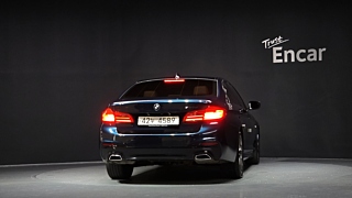 BMW 5-SERIES G30 2017