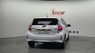 TOYOTA PRIUS C 2018