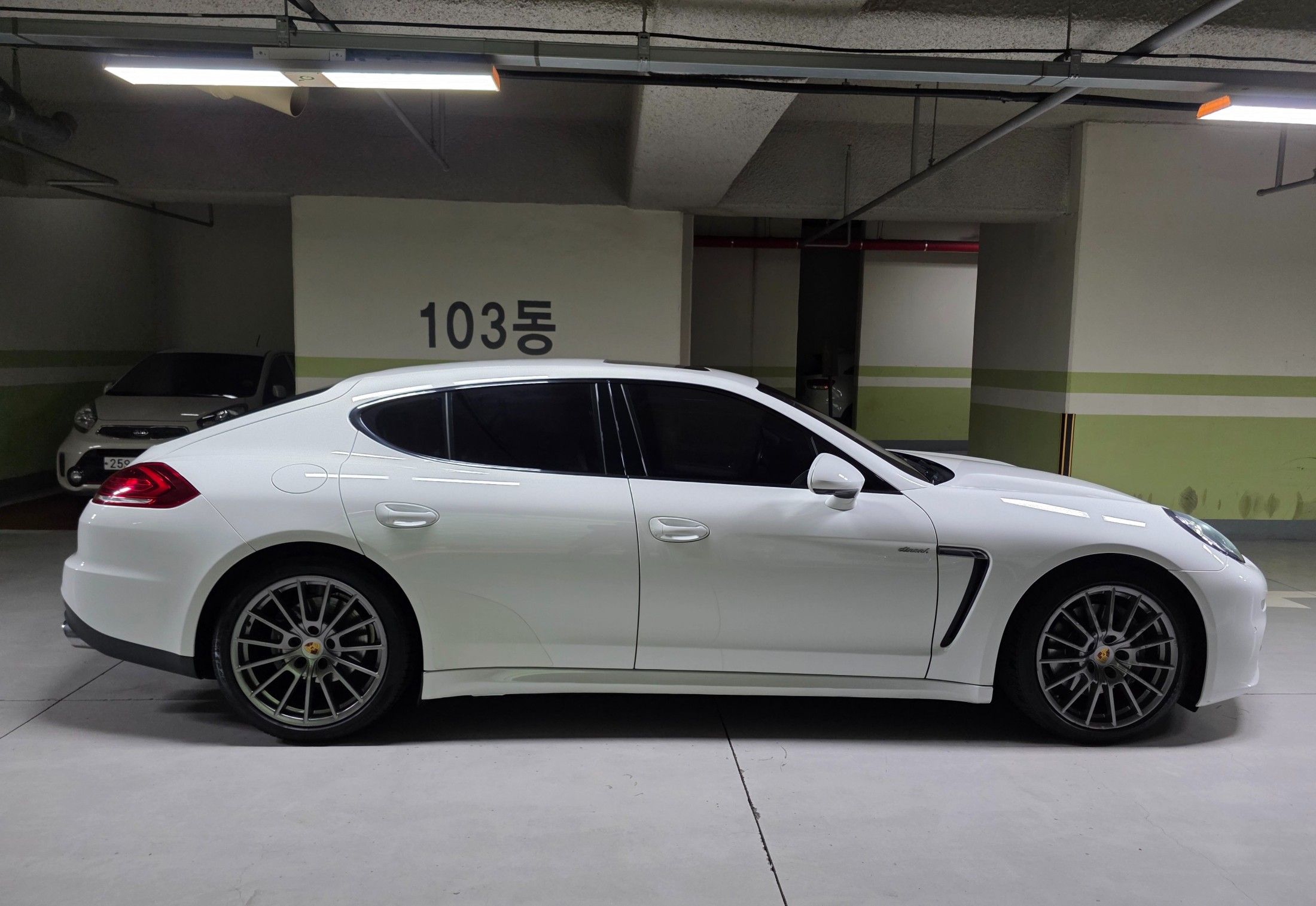 PORSCHE PANAMERA 2015