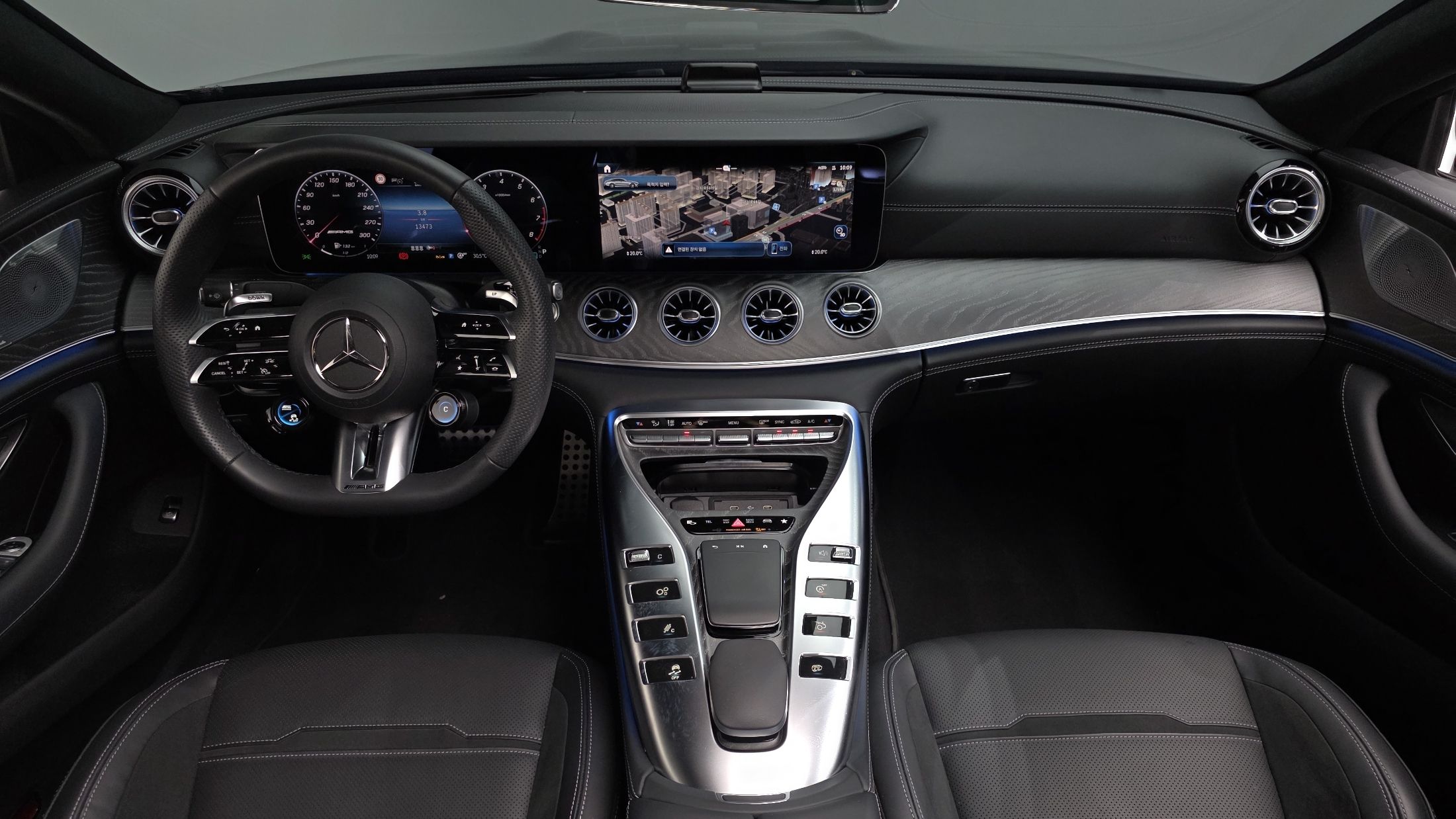 MERCEDES BENZ AMG GT 2024