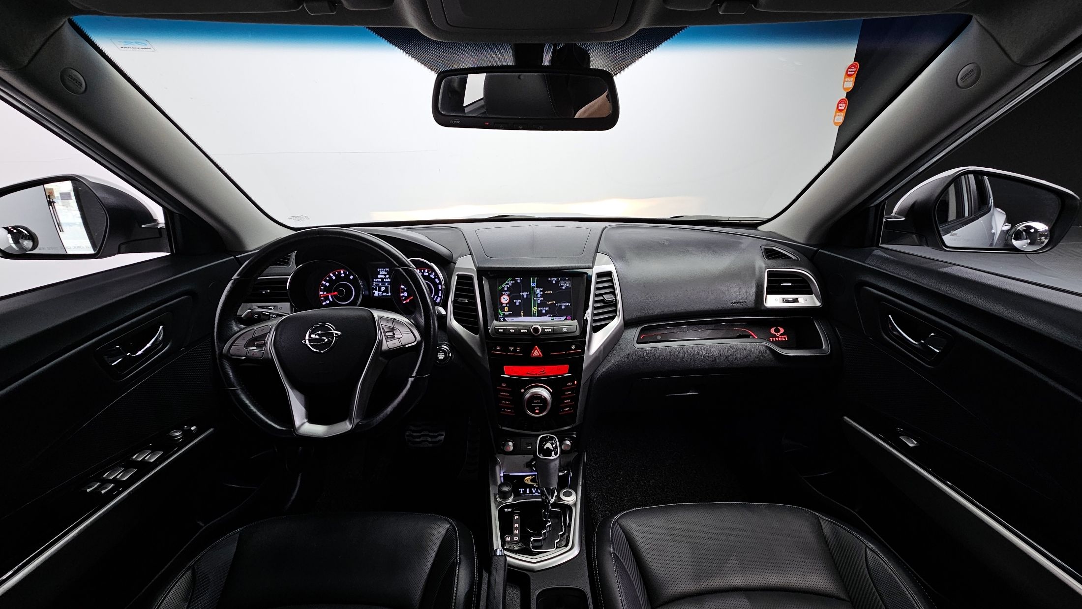 SSANGYONG TIVOLI 2015
