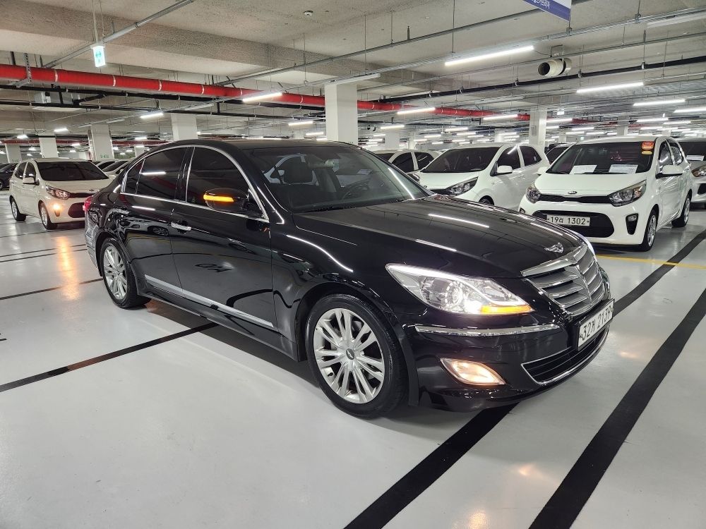 HYUNDAI GENESIS 2011