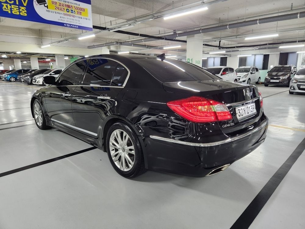 HYUNDAI GENESIS 2011