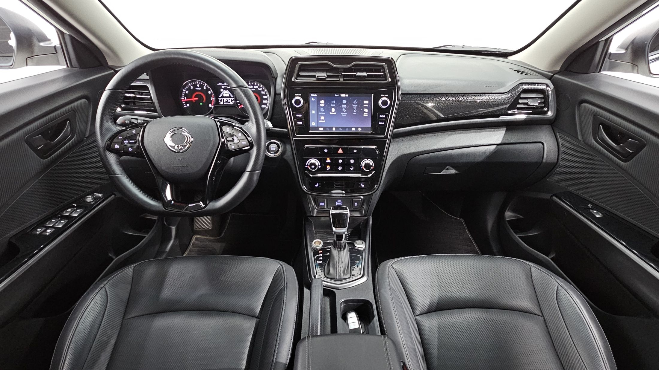 SSANGYONG TIVOLI VERY NEW 2020