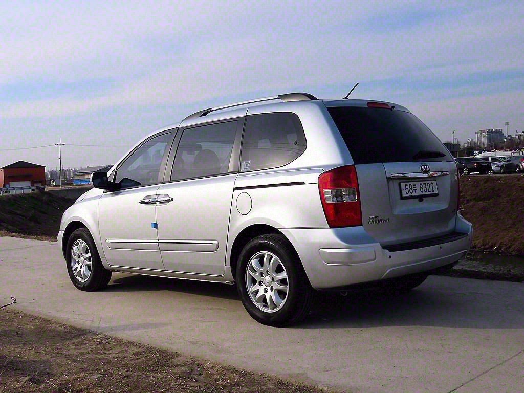 KIA CARNIVAL R 2012