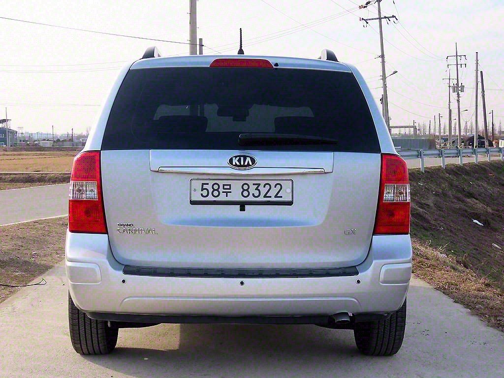 KIA CARNIVAL R 2012