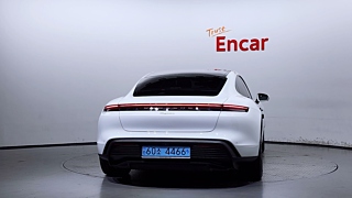 PORSCHE TAYCAN 2023