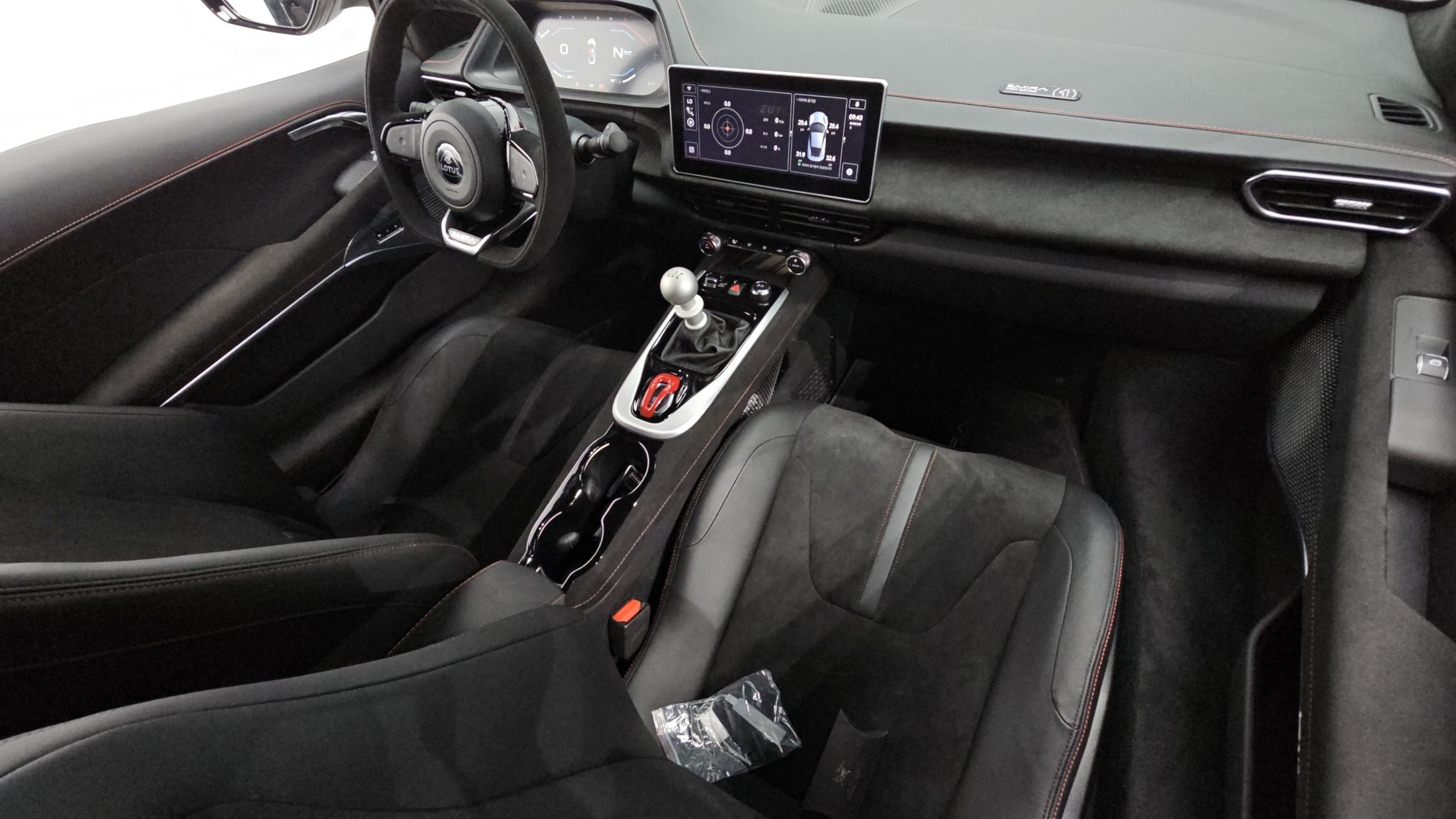 LOTUS EMIRA 2024