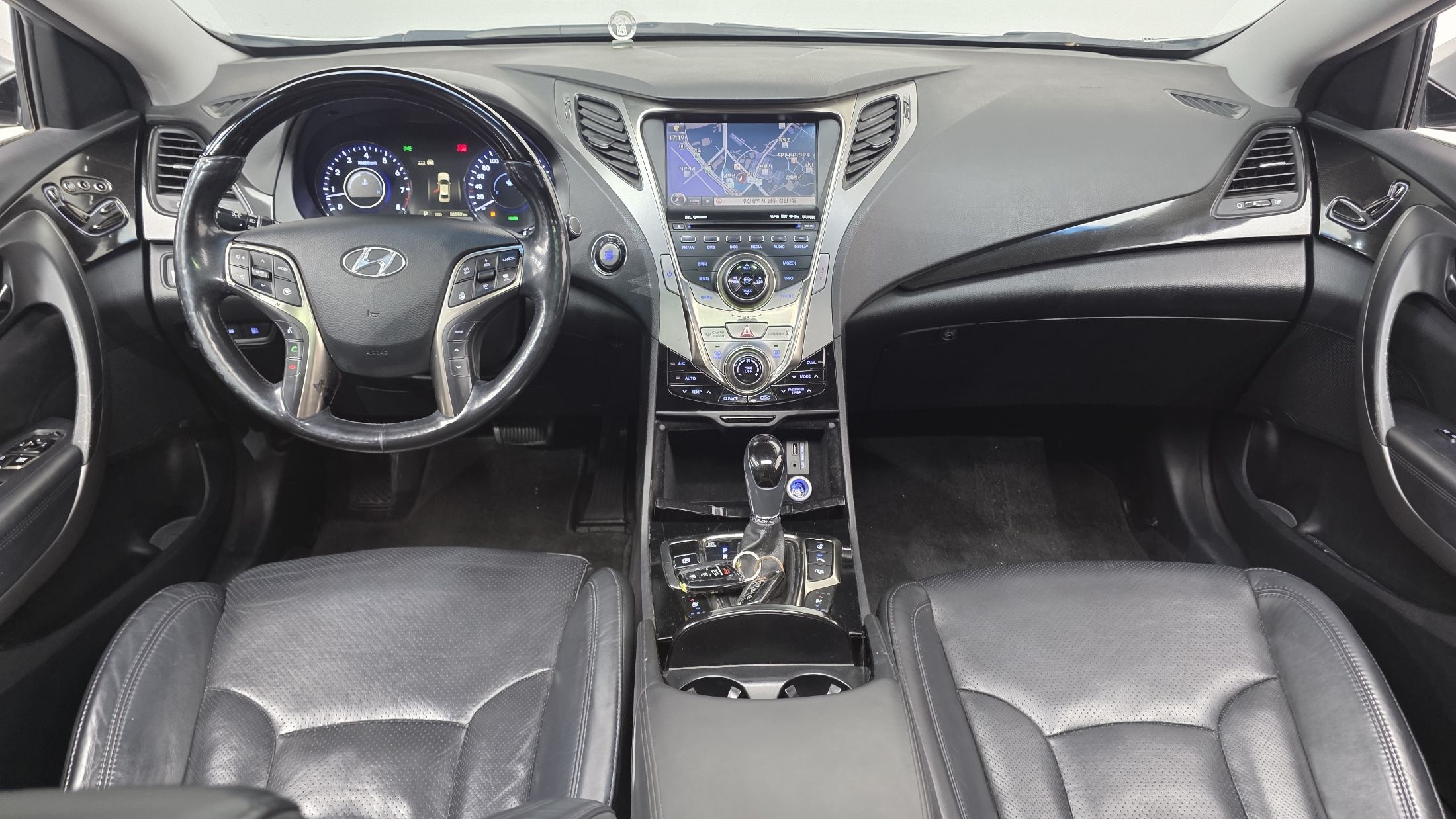 HYUNDAI GRANDEUR HG 2011