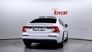 VOLVO S60 2023
