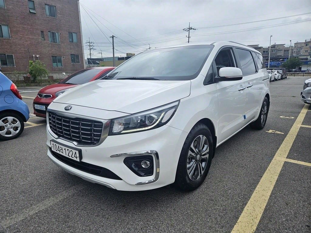 KIA CARNIVAL