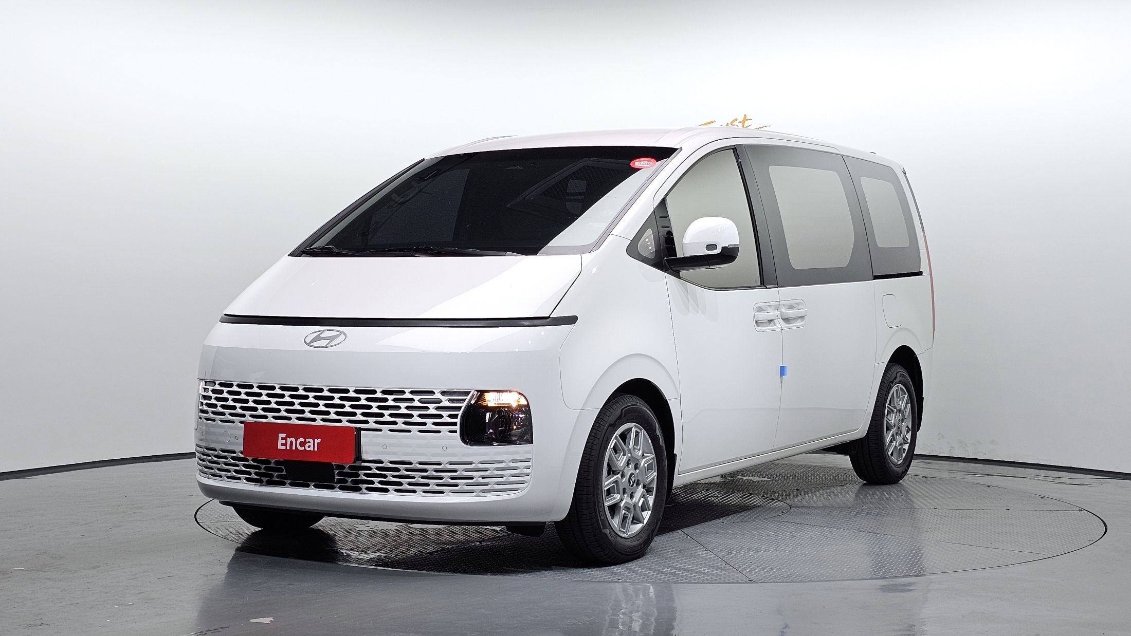 HYUNDAI STARIA 2025