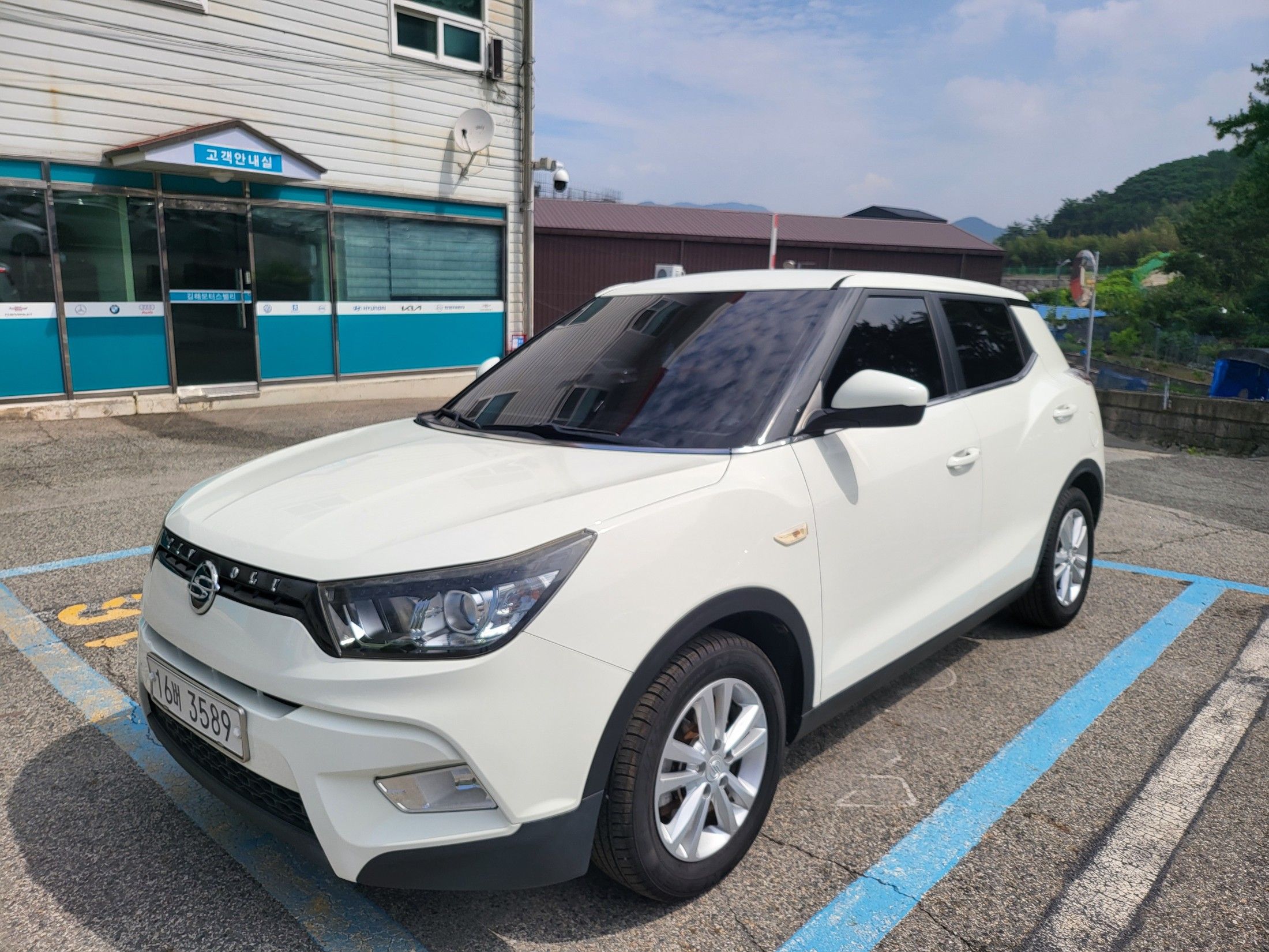 SSANGYONG TIVOLI 2015