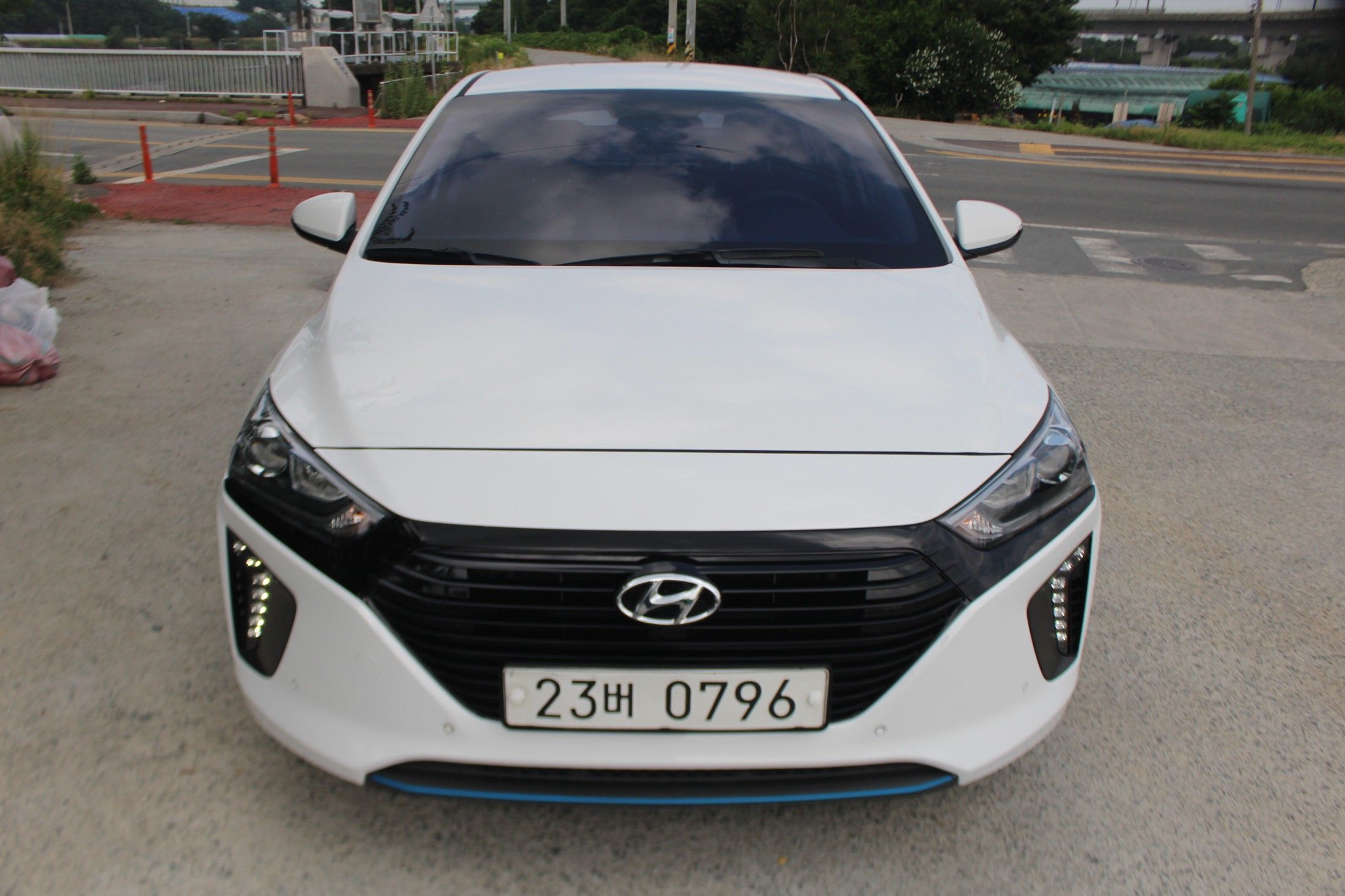 HYUNDAI IONIQ HYBRID