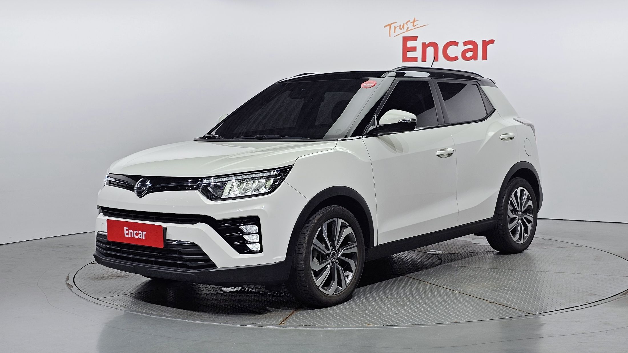 SSANGYONG TIVOLI VERY NEW 2021