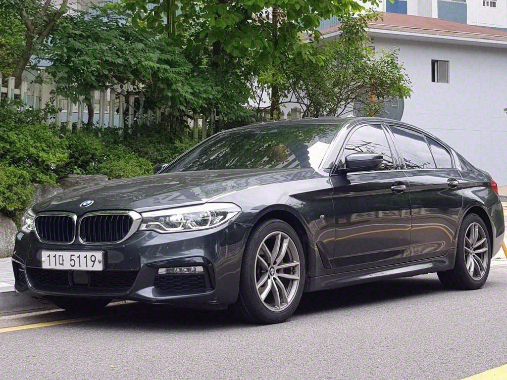 BMW 5-SERIES G30 2017