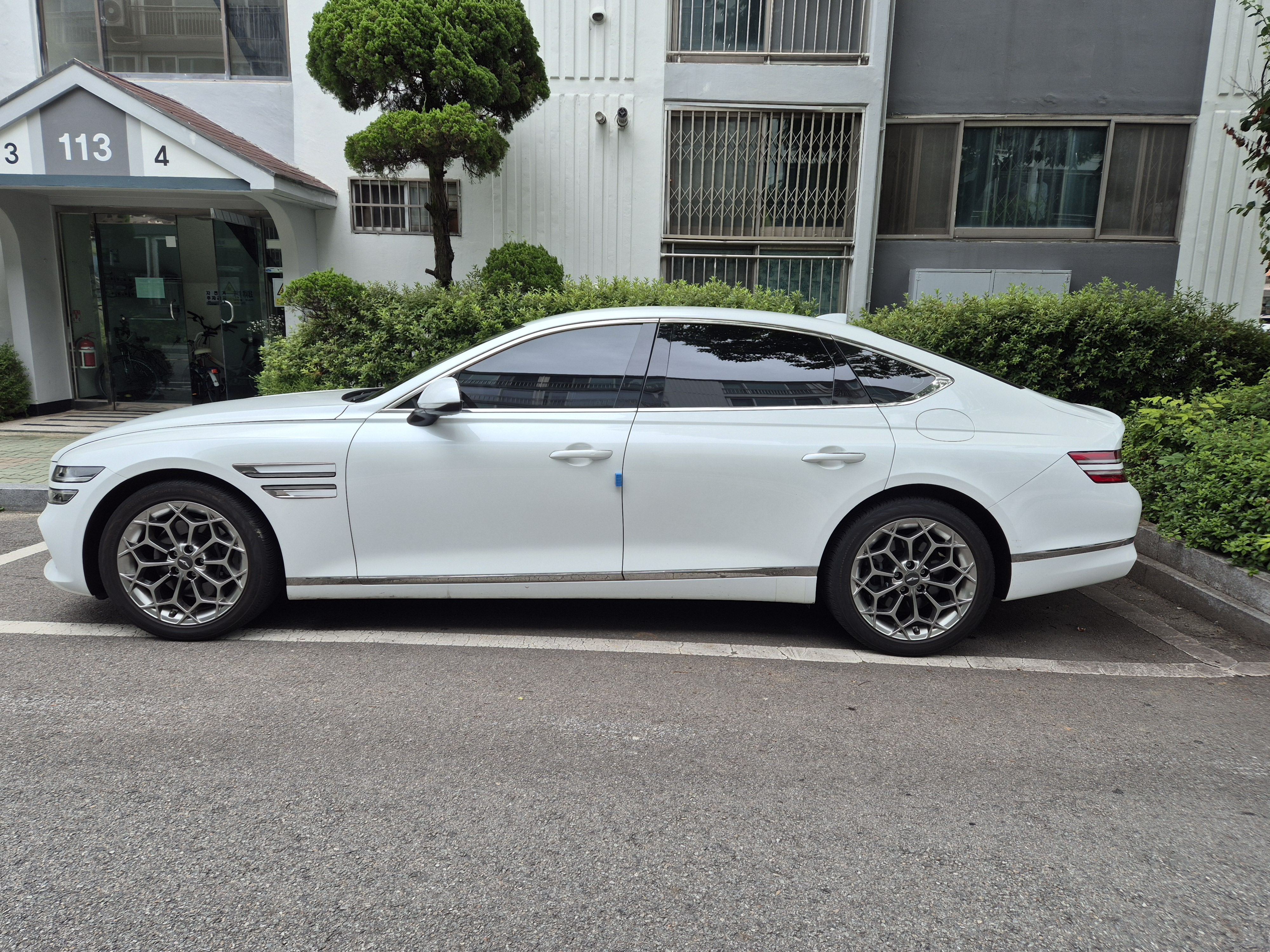GENESIS G80 RG3