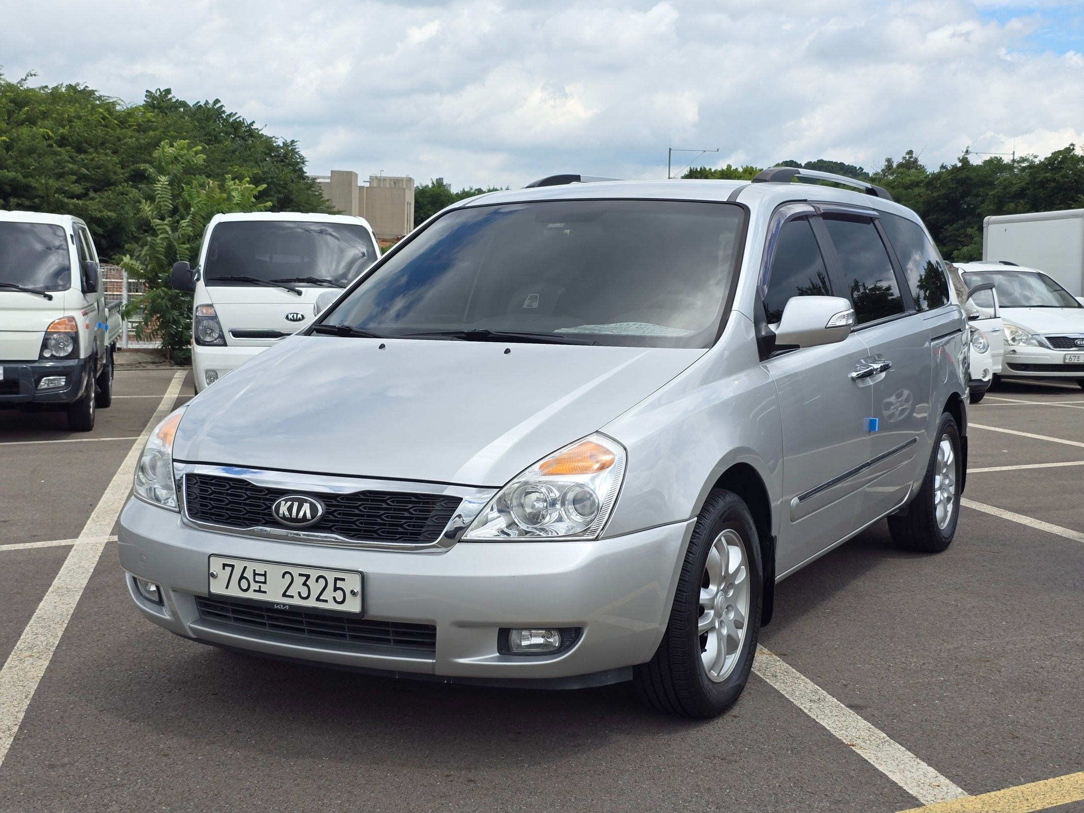 KIA CARNIVAL R 2013