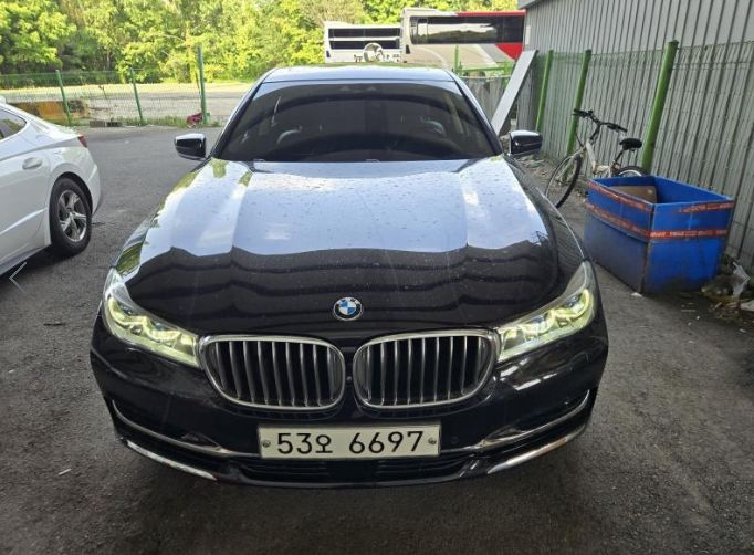 BMW 7-SERIES G11 2016