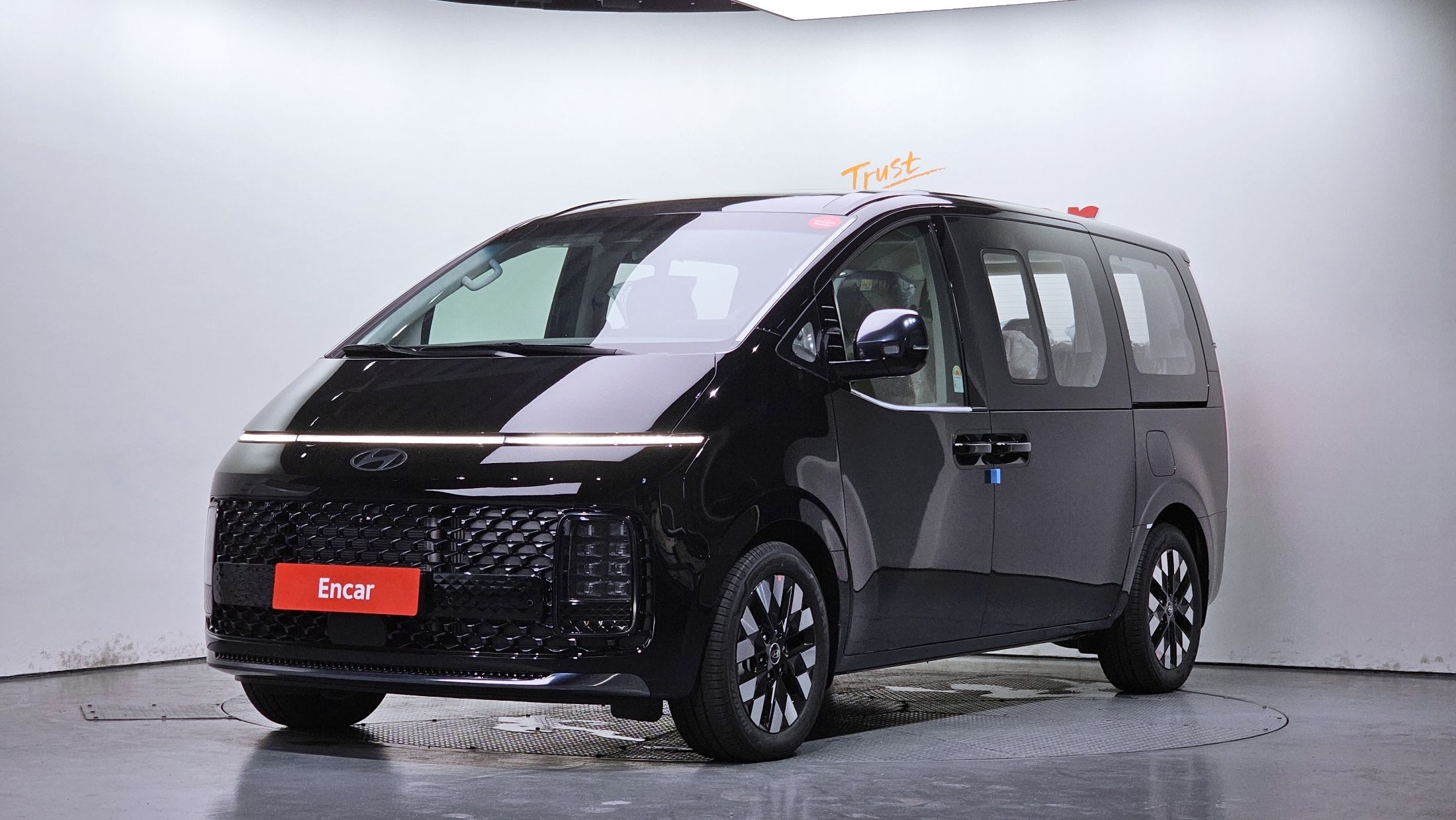 HYUNDAI STARIA 2025