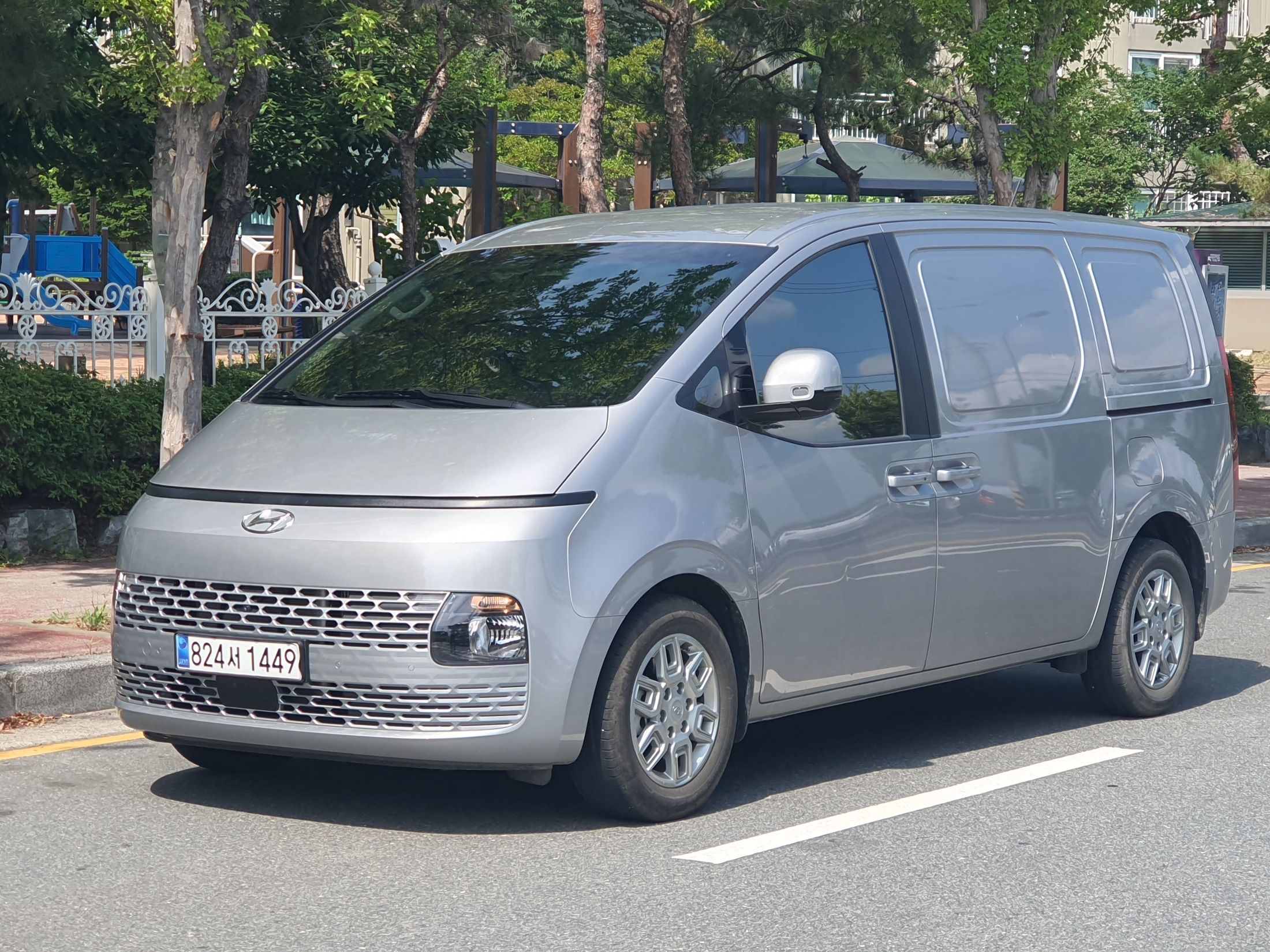 HYUNDAI STARIA 2024