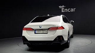 BMW 5-SERIES G60 2023