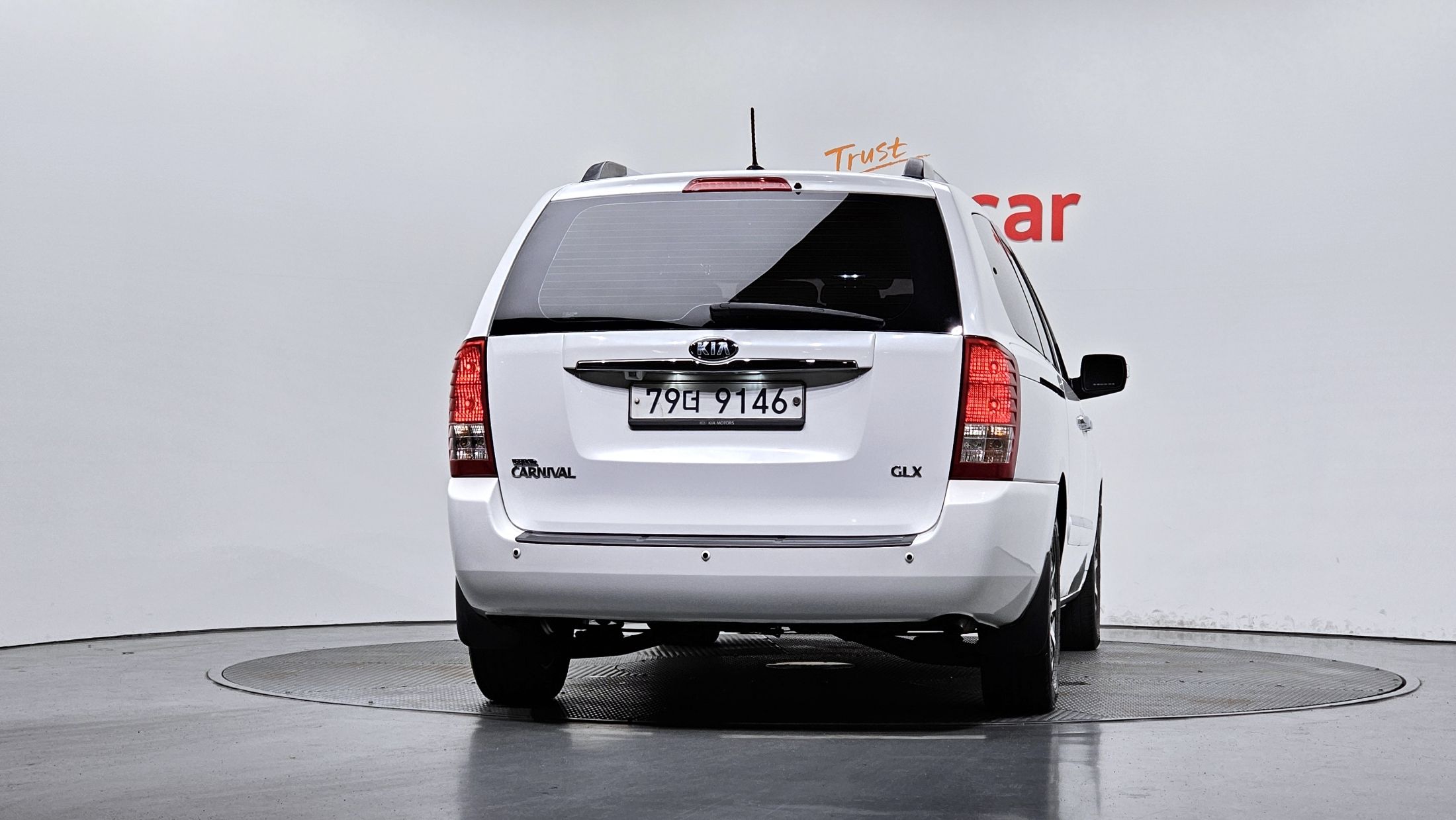KIA CARNIVAL R 2014