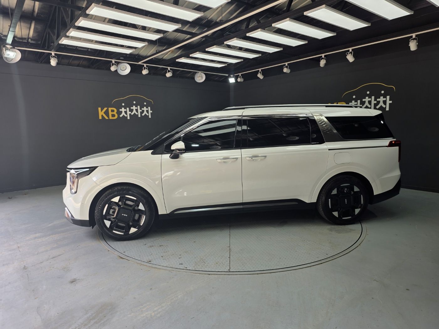 KIA CARNIVAL 2025