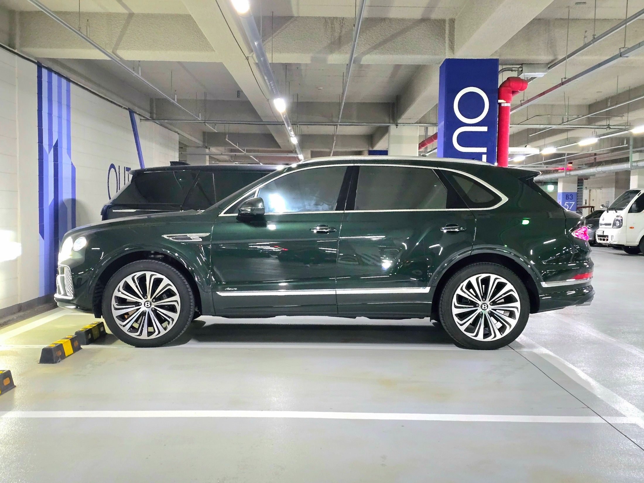 BENTLEY BENTAYGA 2025