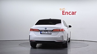 BMW 5-SERIES G60 2024