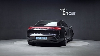 PORSCHE TAYCAN 2024