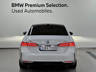 BMW 5-SERIES G60 2024