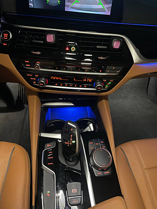 BMW 5-SERIES G30 2019