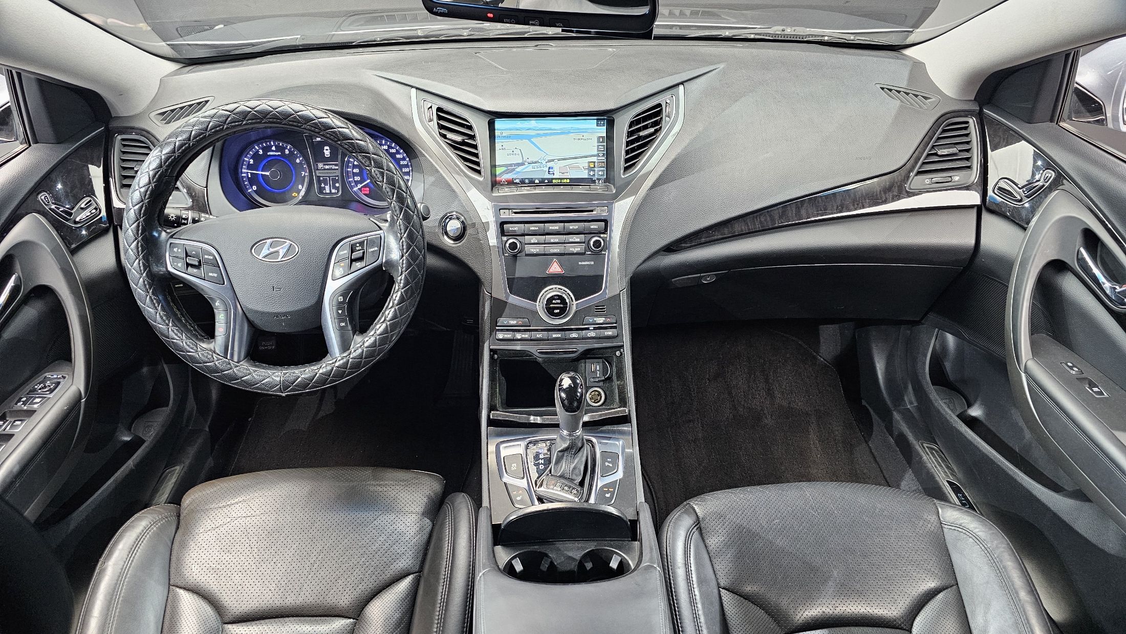 HYUNDAI GRANDEUR HG 2015