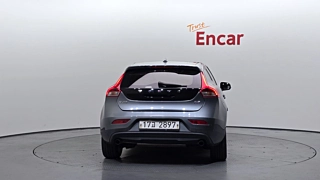VOLVO V40 2017